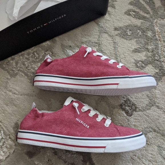 tommy hilfiger odesi